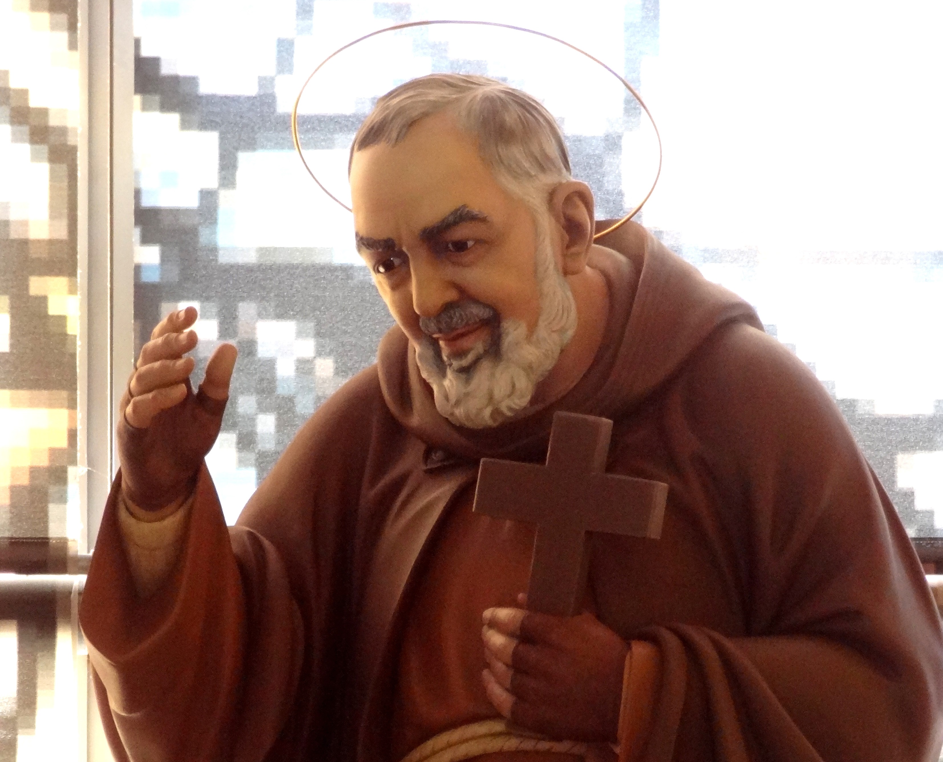 Statue Padre Pio centre -sept 2013