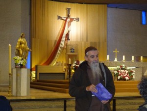 BR-Padre Carlo Secretaire General des Groupe de prières